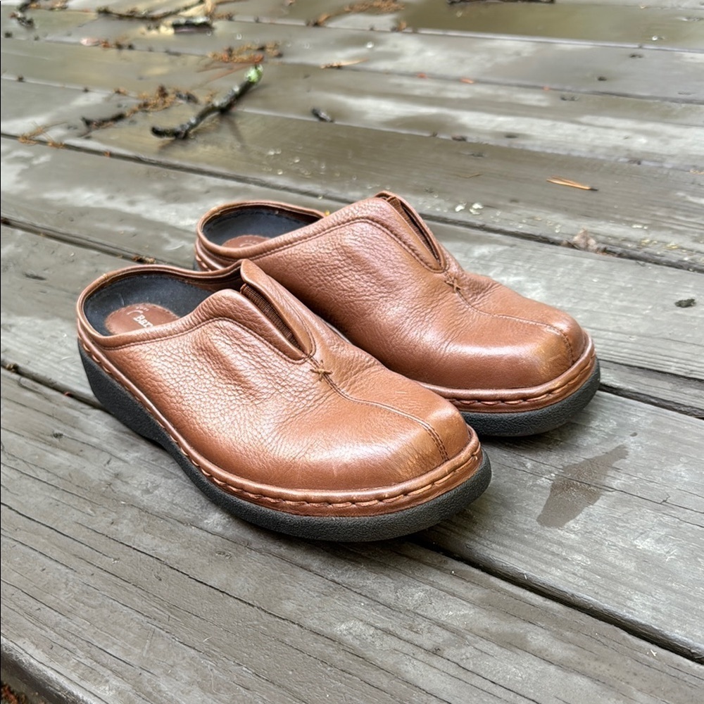 BareTraps leather tobacco colored Vivian mules size 8M